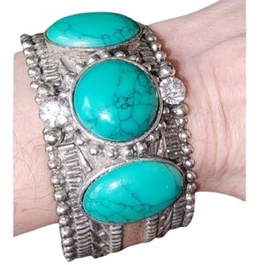 VINTAGE Southwestern Inspired Faux Turquoise Stone Silver-Accent Cuff Bracelet